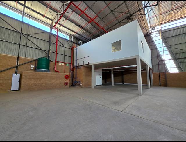 2,899M² WAREHOUSE TO LET IN AIRPORT PARK